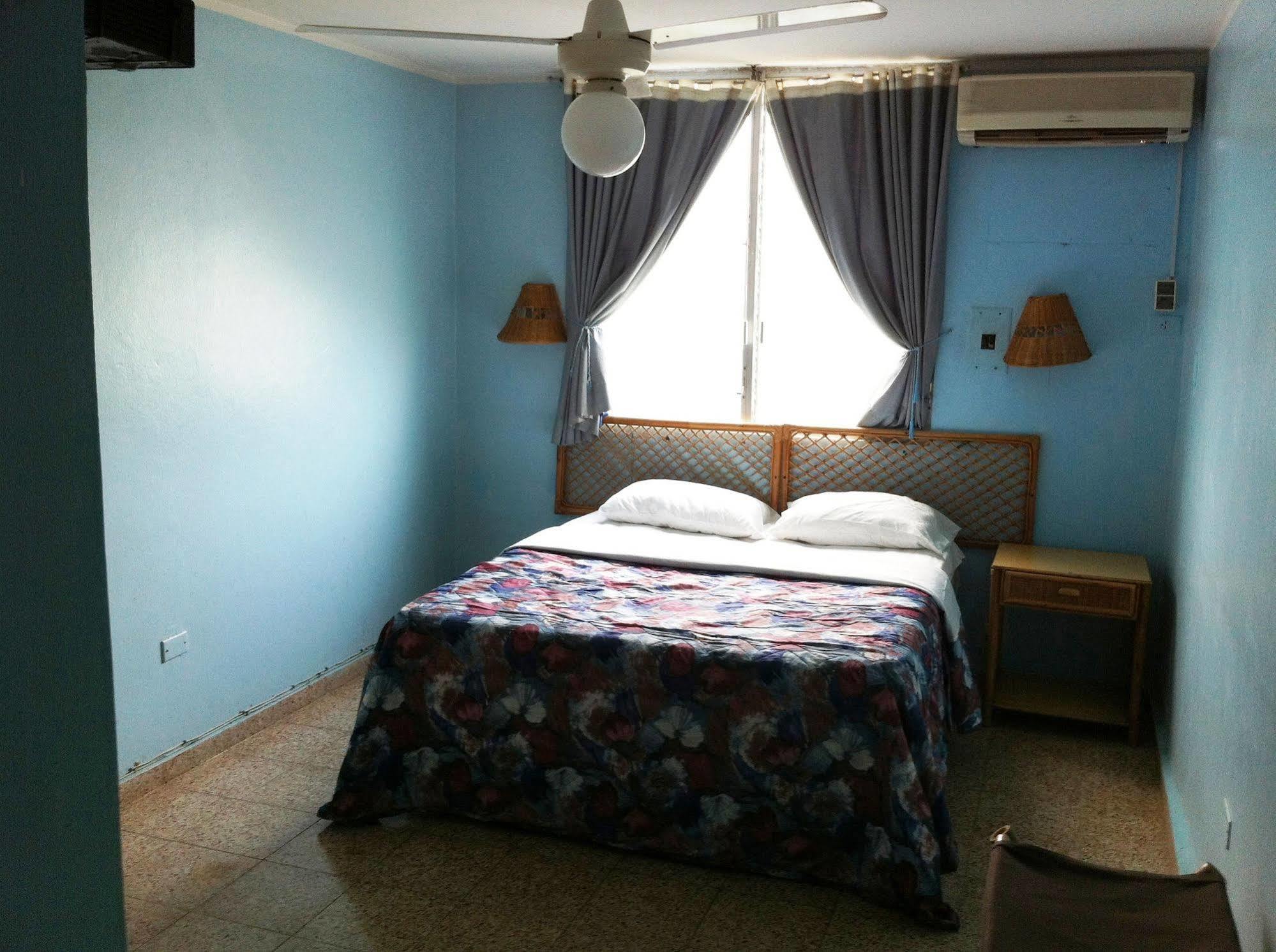 Hotel Caribe Barahona Екстер'єр фото