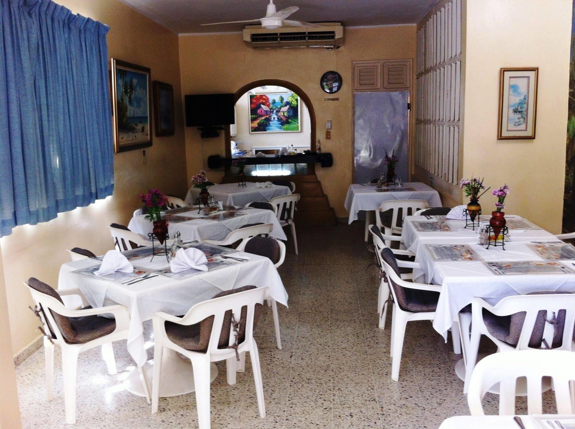 Hotel Caribe Barahona Екстер'єр фото