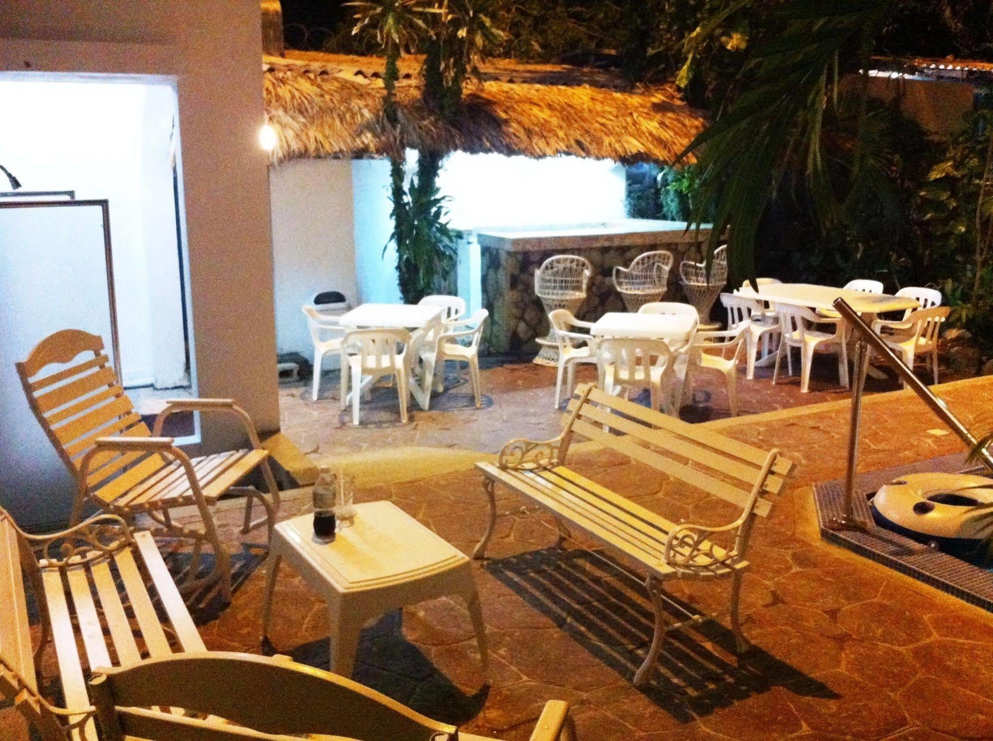 Hotel Caribe Barahona Екстер'єр фото